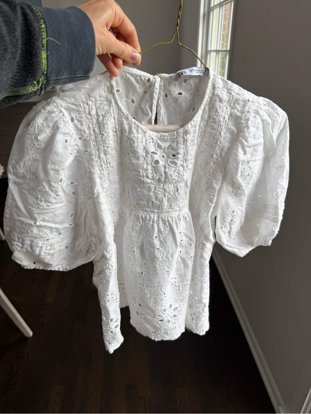 Zara White Eyelet Puff-Sleeve Blouse, excellent condition